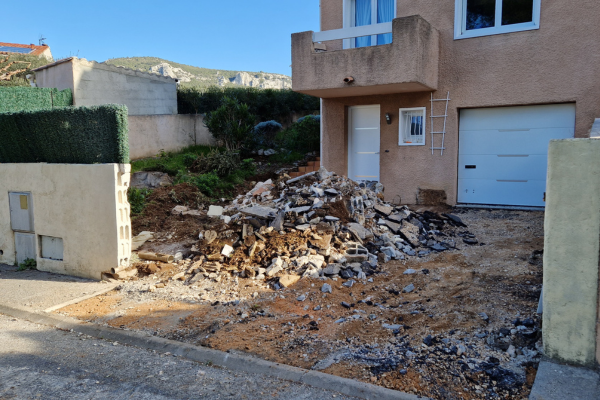Aménagement de l’entrée sur le terrain d’une villa - ojardin-paysagiste-toulon.fr