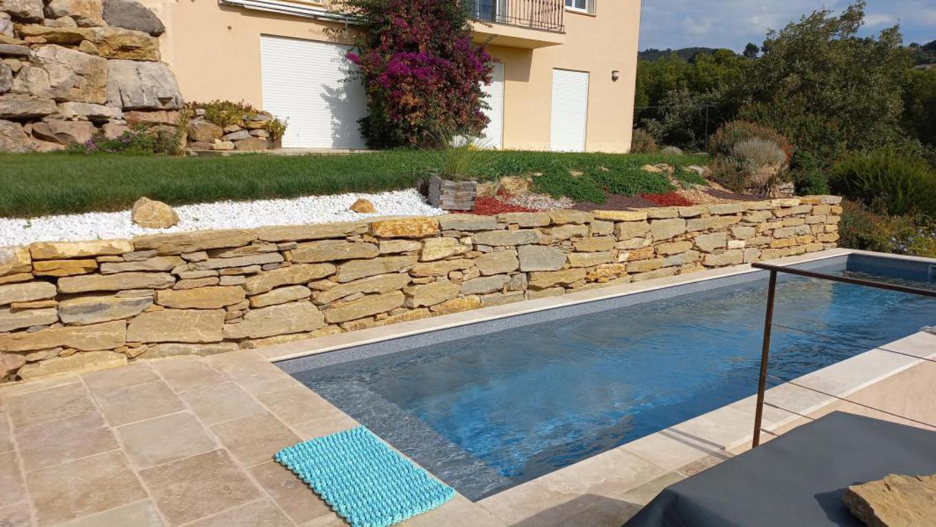 Réalisation d’un enrochement de soutènement - ojardin-paysagiste-toulon.fr